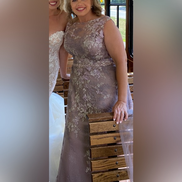 Mother of bride dress + shall used once - Picture 3 of 4